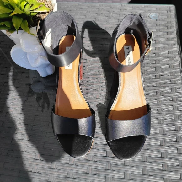 Steve Madden Estoriaa Sandals - Picture 6 of 7